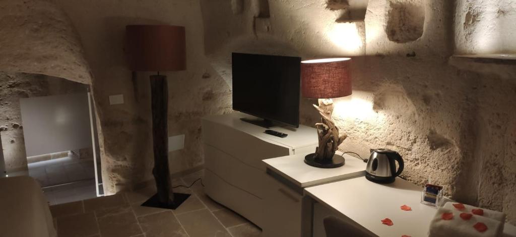 Cinque Elementi Sassi Matera - Deluxe con Vasca Idromassaggio Rubino - Photo 3
